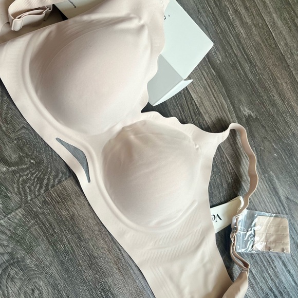 Elegant Beige Seamless Bra - Picture 1 of 3
